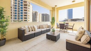Unclassified image, 3 of 20, button - Palm Jumeirah - 2br - New Furnished - Next To Mall (Dubai)