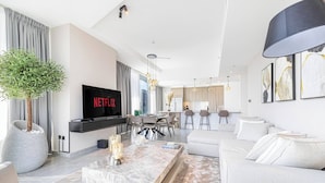 Living area - Brand New, Stylish 2br and M, Amazing Marina Views (Dubai)