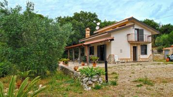 Villa, 3 Bedrooms, Smoking, Balcony | Front of property