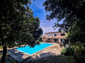 Outdoor pool - La Maison Noz, bastide with swimming pool, ideal for friends and families (Besse-sur-Issole)