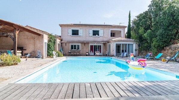 Outdoor pool - La Maison Noz, bastide with swimming pool, ideal for friends and families (Besse-sur-Issole)