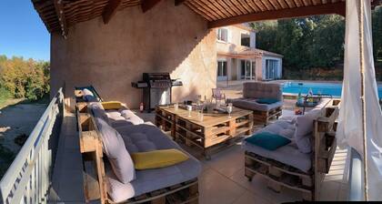 La Maison Noz, bastide 250mÂČ avec grande piscine. Charming country house, pool,