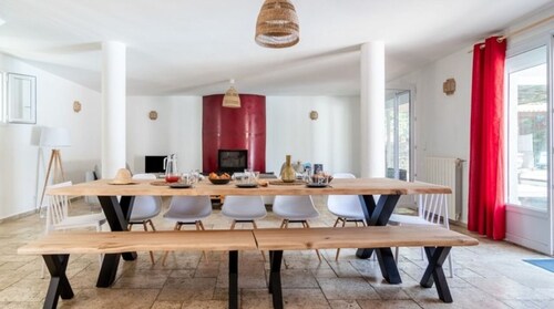 La Maison Noz, bastide with swimming pool, ideal for friends and families