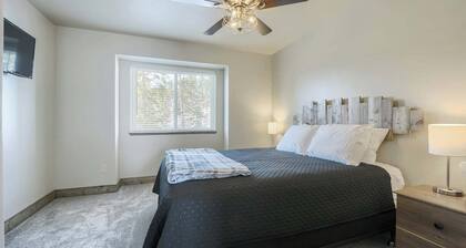 Beautiful views from a modern ski lodge within 1/2 mile of Terry Peak - Hot Tub