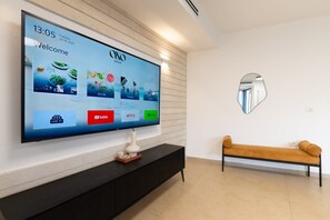 Interior - O&O Group – Beachside Villa w/ Private Jacuzzi (Rishon LeTsiyon)