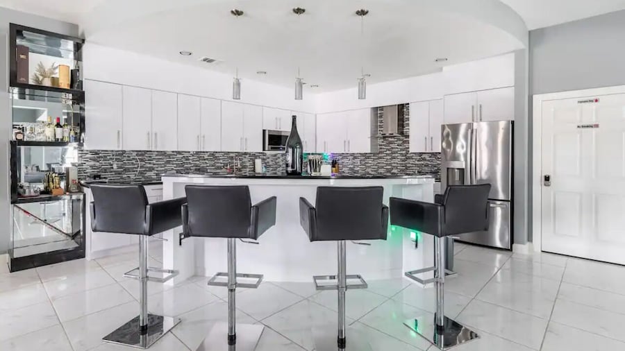 IAH SPHERIC Mini-mansion