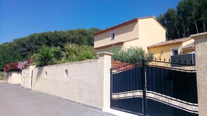 Exterior - PARADIS EN PROVENCE PROMOS SUPERB VILLA swimming pool/air-conditioning/calm (Saint-Cyr-sur-Mer)