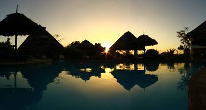 Romantic Villa Cheetah in Marula Park with cook 4 min from the beach