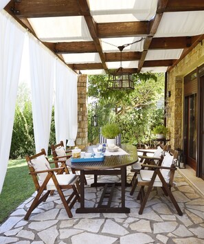 屋外ダイニングエリア