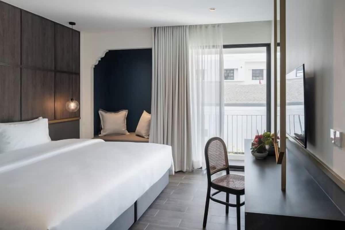 Nệm cao su hoạt tính (memory foam), minibar