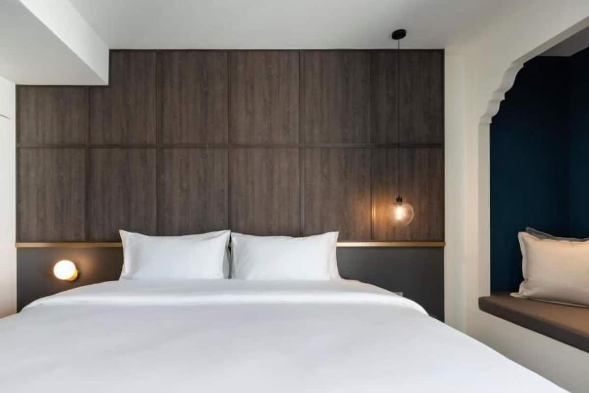 Nệm cao su hoạt tính (memory foam), minibar