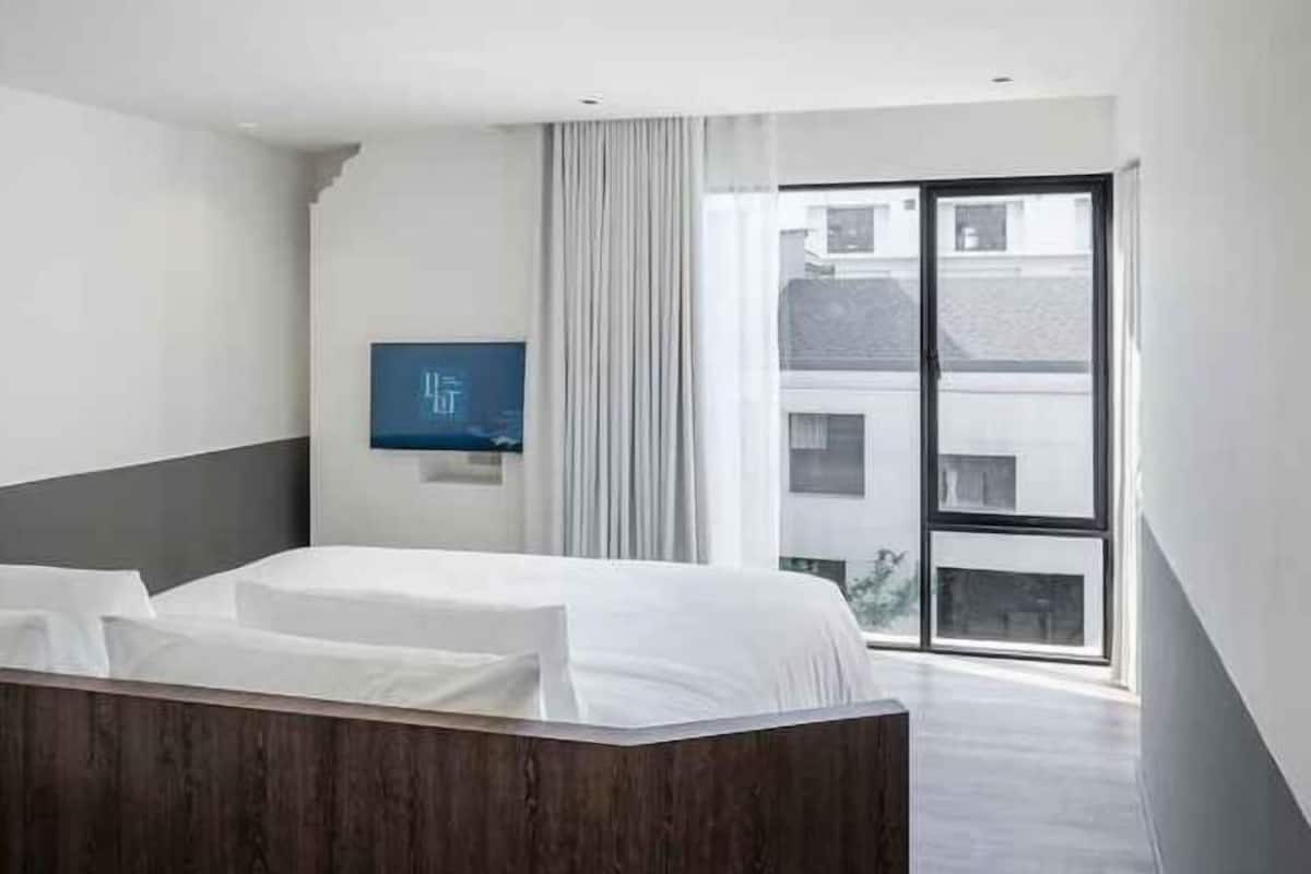 Nệm cao su hoạt tính (memory foam), minibar