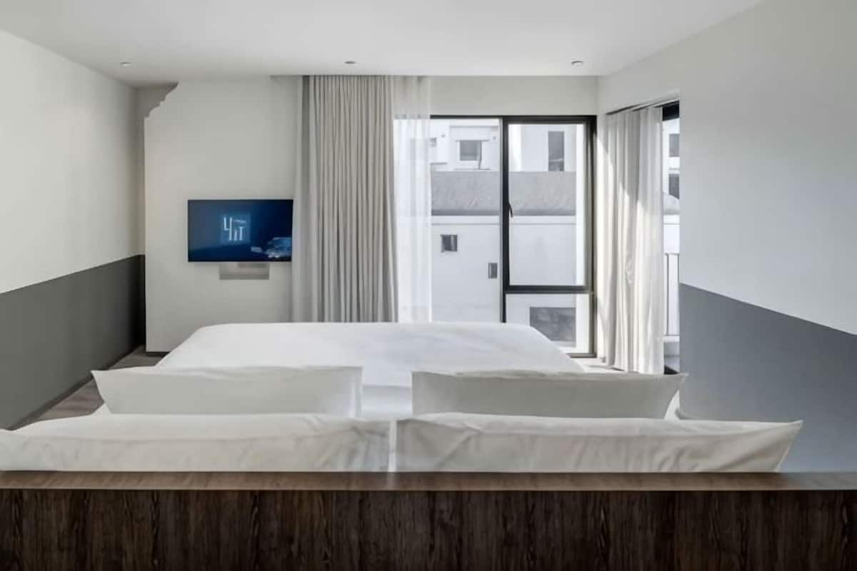 Camas con efecto memoria, minibar y espacio para trabajar con laptop