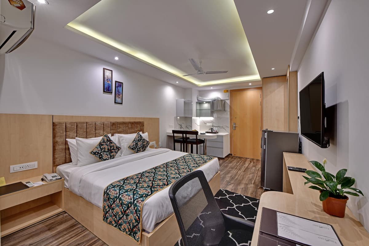 In-room safe, desk, laptop workspace, iron/ironing board (on request)