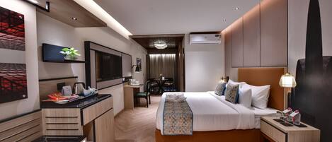Premium Room, 1 King Bed | In-room safe, desk, laptop workspace, iron/ironing board