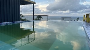 泳池