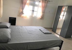 2 Schlafzimmer, Zimmersafe, Bügeleisen/Bügelbrett, WLAN