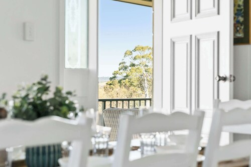 Mountain Views Milton - renovated home near village