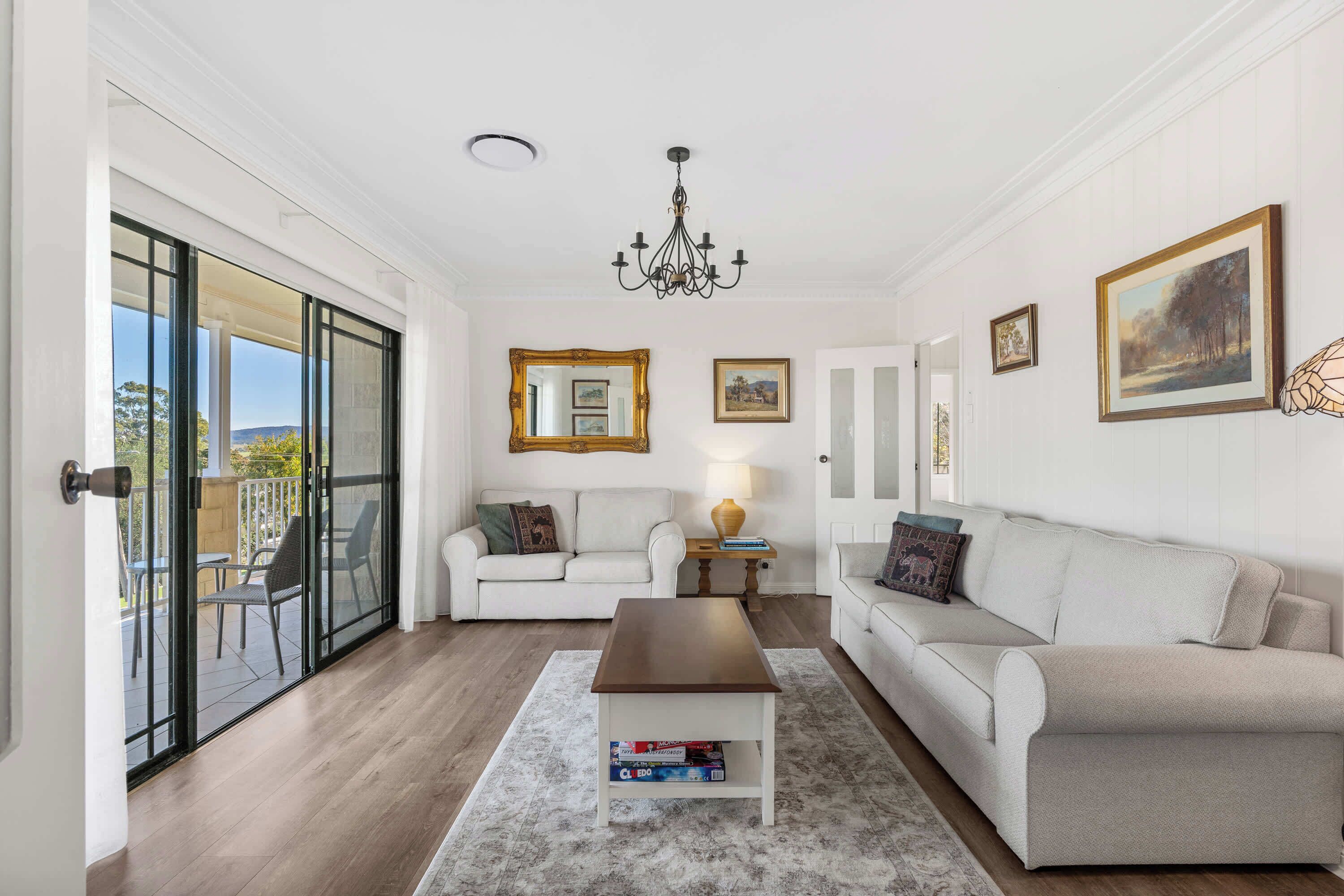 电视、DVD 播放器、书