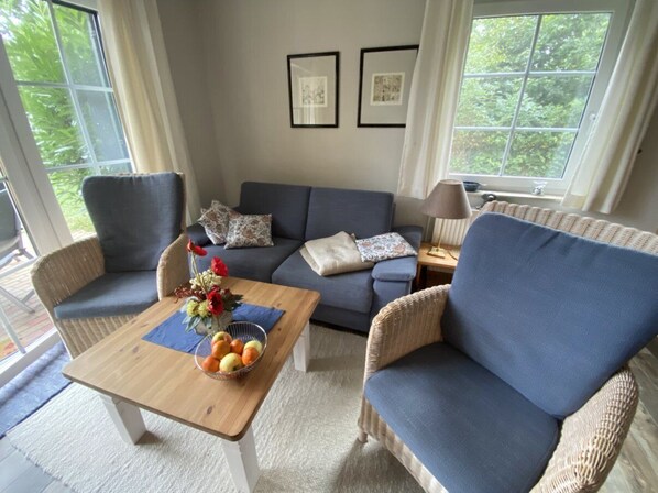 TV, DVD player, books, stereo