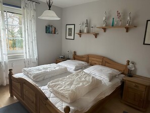 2 bedrooms, iron/ironing board, travel cot, free WiFi