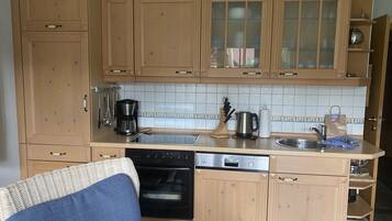 Kühlschrank, Herdplatte, Geschirrspüler