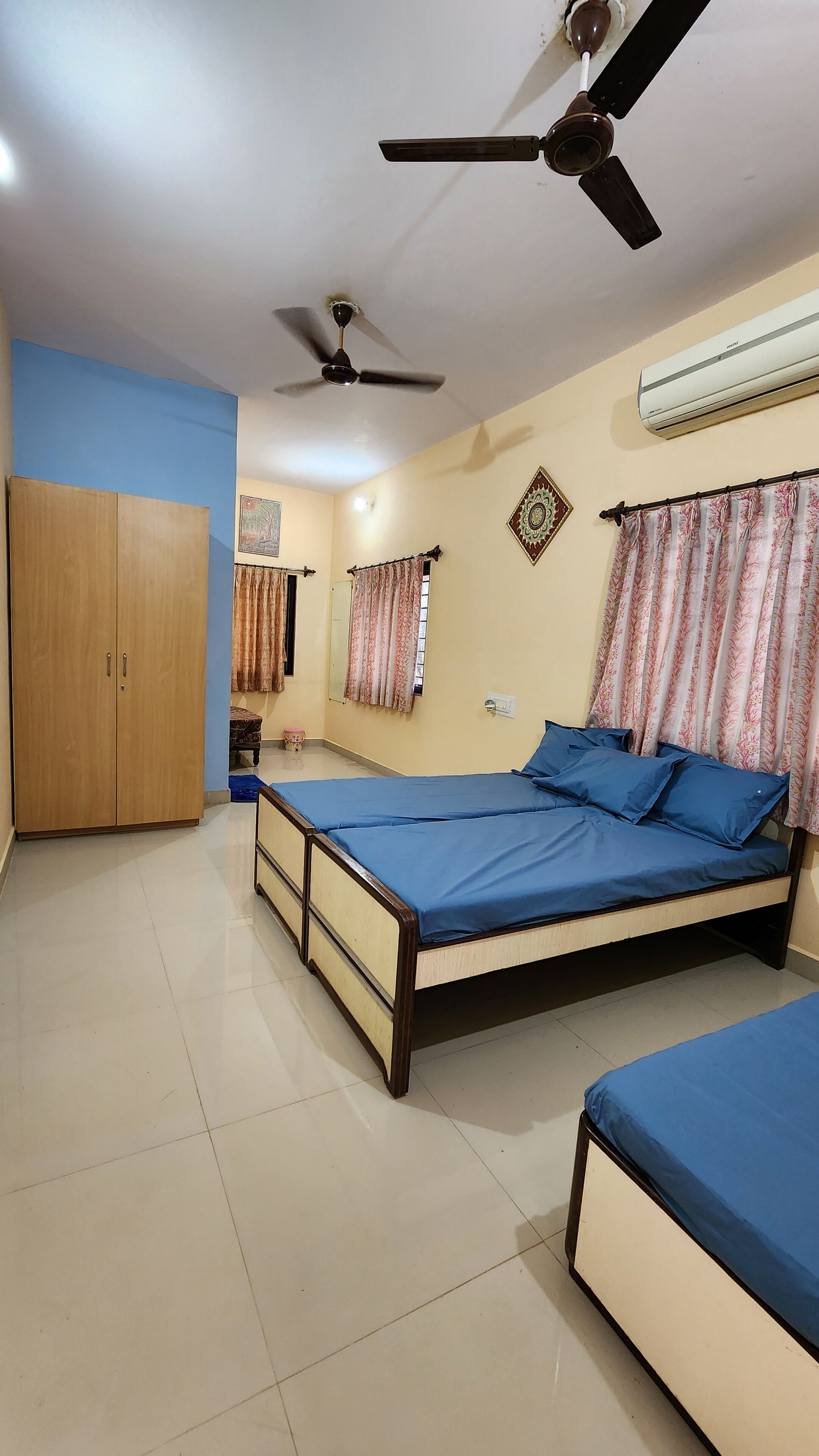 2 bedrooms, bed sheets