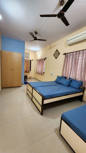 2 bedrooms, bed sheets