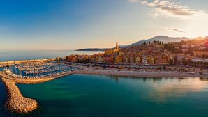 A coastal town with a marina, beach, and historic buildings. - LE PAMELA facing the sea, exceptional view, private garden, private parking (Menton)