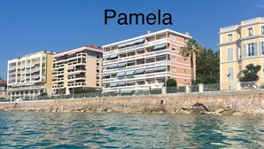 A coastal building complex with balconies and a clear view of the sea. - LE PAMELA facing the sea, exceptional view, private garden, private parking (Menton)