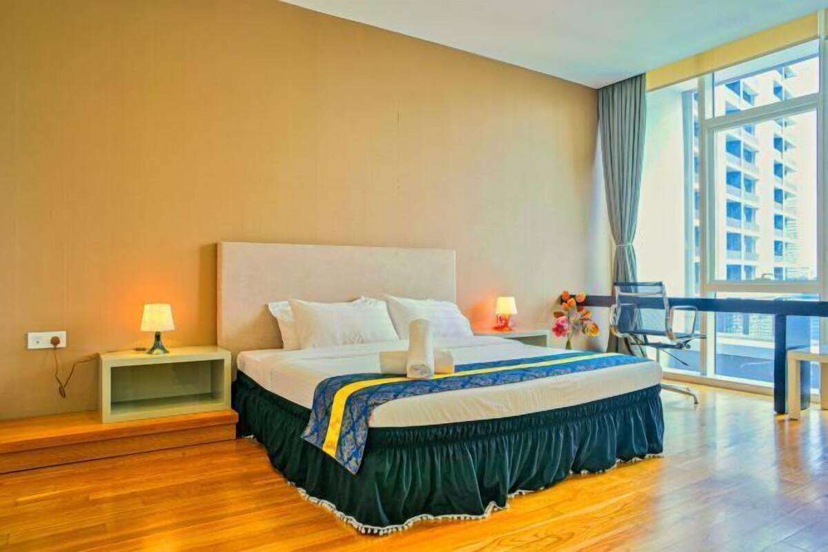 Caja fuerte, escritorio, espacio para trabajar con un portátil