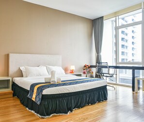 Suite – deluxe, 3 soverom | Safe på rommet, skrivebord, skrivebord for bærbar PC og lydisolert