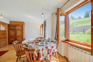 Standard Studio, Mountain View (Studio Clotes Ski In - Ski Out) | Dining