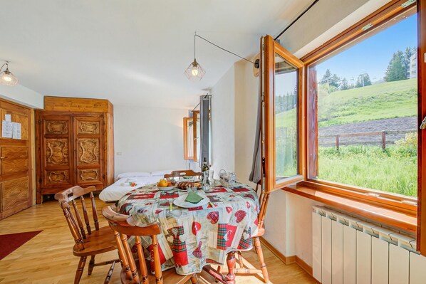 Standard Studio, Mountain View (Studio Clotes Ski In - Ski Out) | Dining