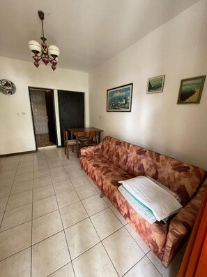 Studio, 1 Bedroom, Accessible, Smoking
