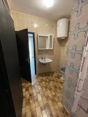 Studio, 1 Bedroom, Accessible, Smoking | Bathroom
