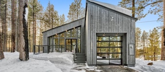 Modern Cabin - Unmatched Luxury - Brand New, Eco Friendly, Hot Tub