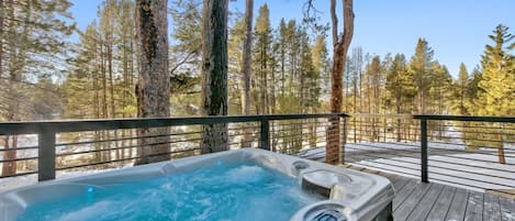 Bañera de hidromasaje al aire libre