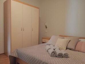 Familienapartment, 2 Schlafzimmer, Terrasse, Blick auf den Innenhof