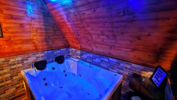 Cabane Exclusive | Bain à remous privé