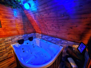 Cabaña exclusiva | Bañera de hidromasaje privada