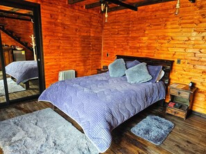 Deluxe Double Room | Down comforters, Tempur-Pedic beds, minibar, individually decorated - Hakuna Matata glamping (Monguí)