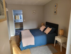 1 chambre, fer et planche à repasser, lit parapluie, Wi-Fi gratuit