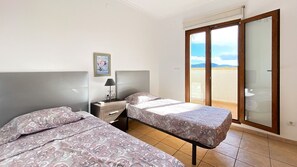 3 bedrooms, iron/ironing board, travel cot, free WiFi - Quiet and cozy villa near the beach (Denia)