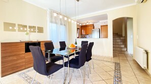 Dining - Quiet and cozy villa near the beach (Denia)