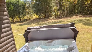 A hot tub on a wooden deck with a step leading up to it. - Private cabin located on 7 acres in the country (Columbia)