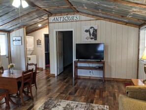Interior - Private cabin located on 7 acres in the country (Columbia)