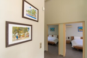 2 Schlafzimmer, Zimmersafe, Schreibtisch, Bügeleisen/Bügelbrett