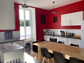 Fridge, microwave, oven, stovetop - Beautiful duplex apartment (Espinchal)