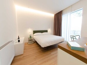 Habitación doble Deluxe | Minibar, escritorio y wifi gratis 
